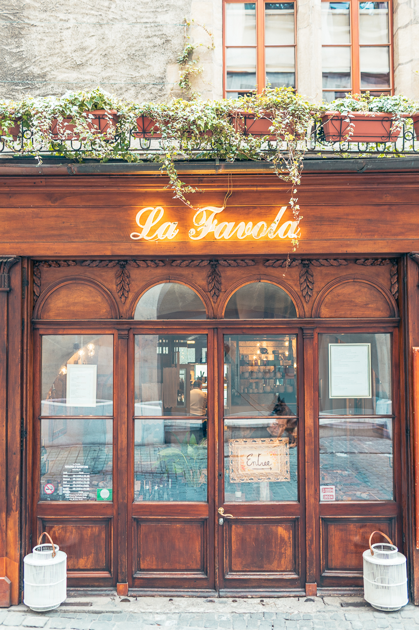Cozy storefront of La Favola in Geneva’s Old Town